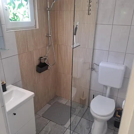 Robin Apartment *